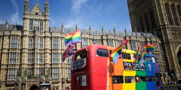 Grande – Bretagne : adoption du mariage gay