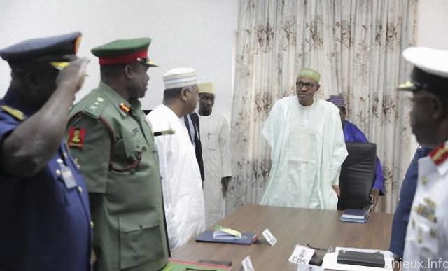 Nigeria : Buhari limoge les chefs d’état-major des trois armées