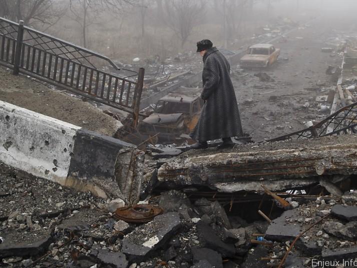 Est de l’Ukraine: Trois morts malgré la trêve