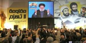 le-leader-du-hezbollah-libanais-hassan-nasrallah-sur-un-ecran