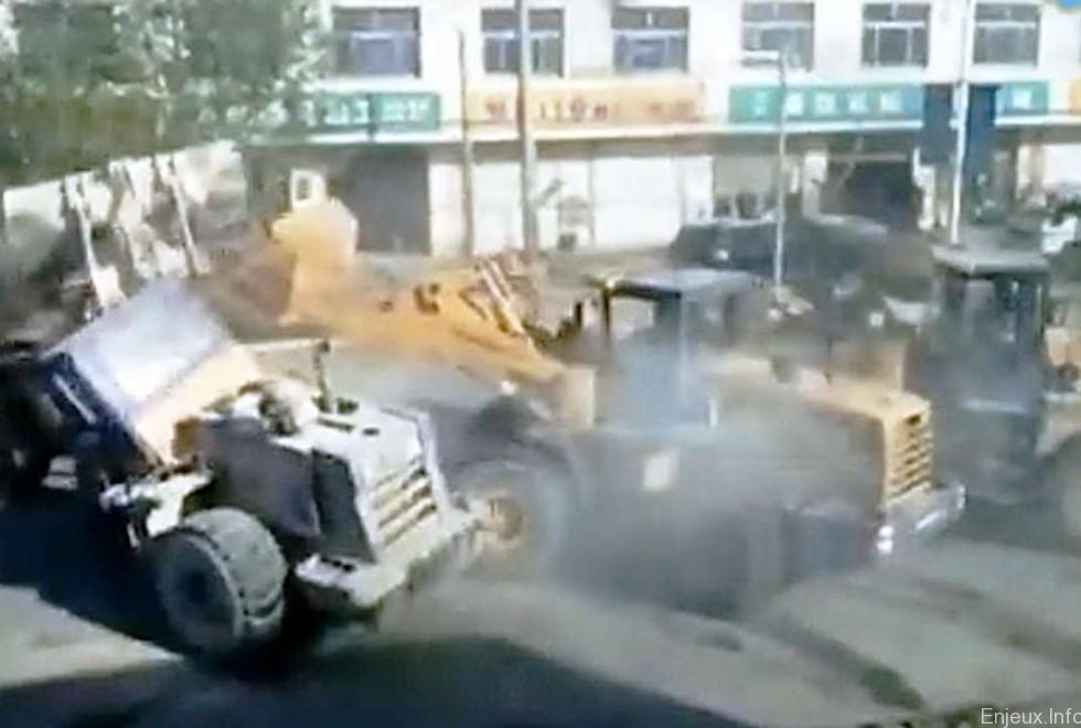 Chine : la crise dans le secteur de la construction conduit à un affrontement de bulldozers
