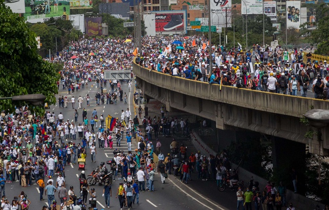 Les manifestations anti-Maduro au Venezuela se poursuivent dans le feu et le sang