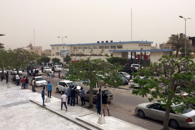 Libye : Au moins douze morts dans l’attaque contre le siège de la Commission électorale