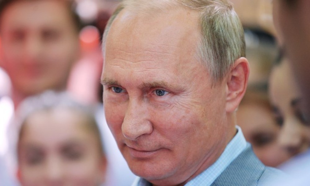 Russie : Vladimir Poutine se félicite de l’essai réussi d’un nouveau missile hypersonique