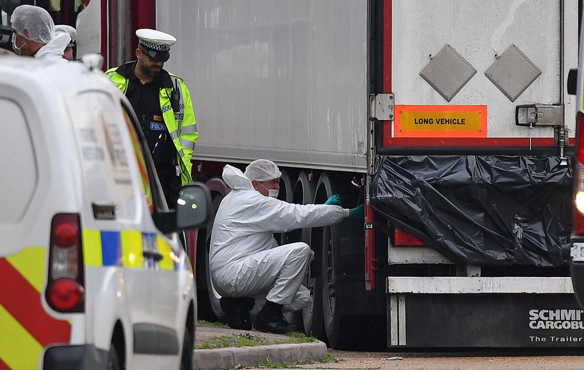 Douze clandestins découverts vivants dans un camion frigorifique en Belgique