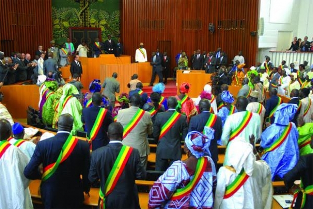 Le parlement sénégalais approuve le report des élections locales à 2020