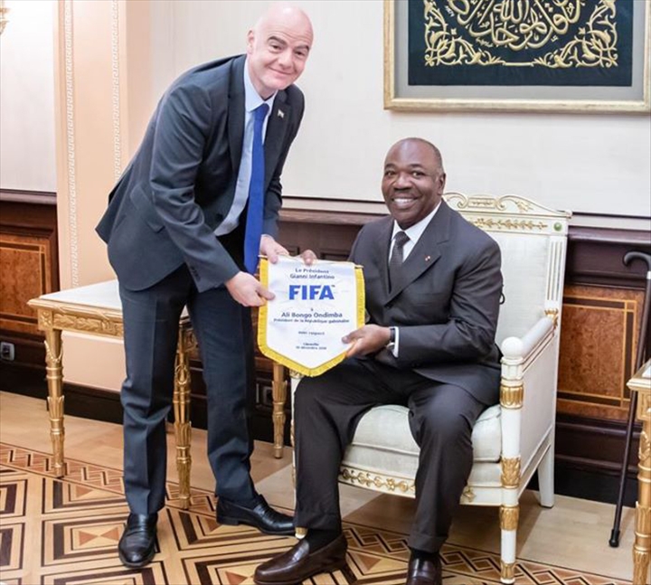 Gabon : Gianni Infantino et Ali Bongo discutent de la professionnalisation du football africain