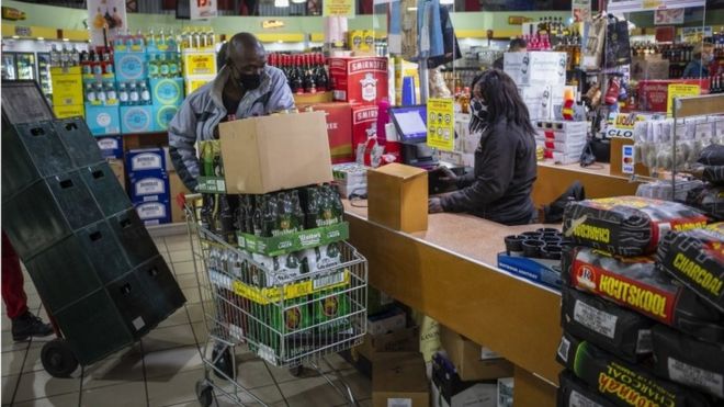 Covid-19 : Les  ventes de boissons alcoolisées et des cigarettes de nouveau autorisées en Afrique du Sud