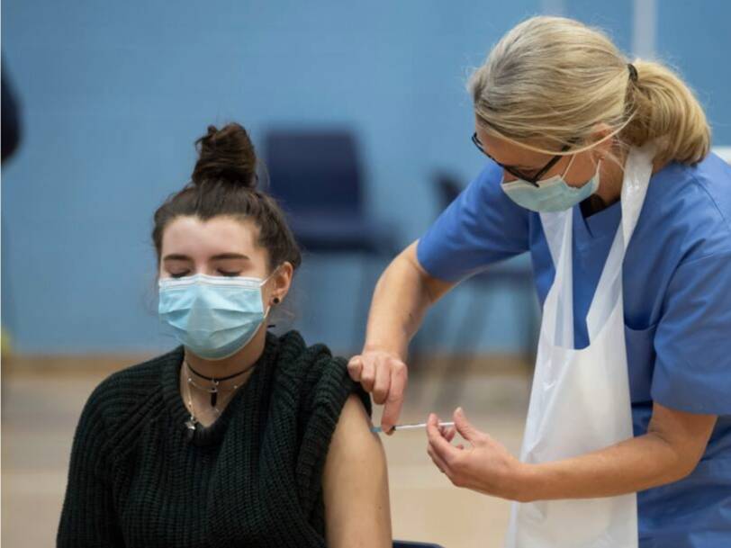 Inquiétudes au Royaume-Uni de la contamination à la covid-19, des personnes déjà vaccinées