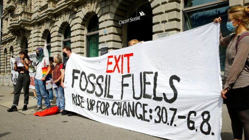 Suisse-Climat : Action à Zurich contre les investissements des banques Suisses dans le pétrole, le gaz et le charbon