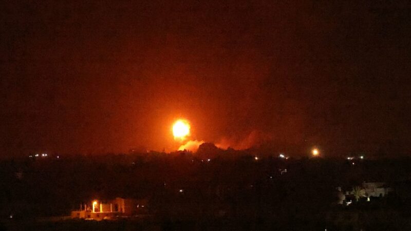 Raids israéliens sur Gaza en représailles contre le lancement de ballons incendiaires