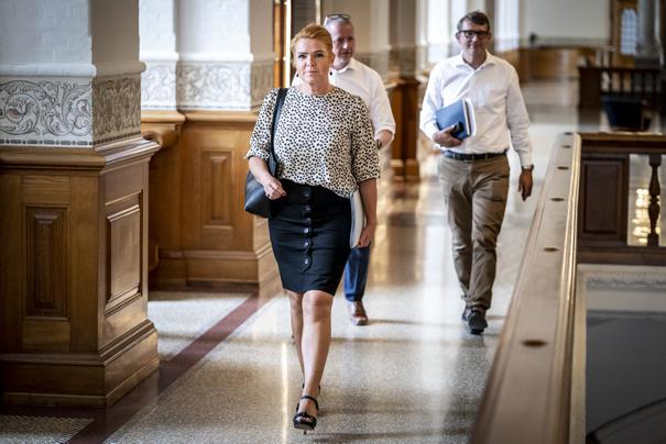 Le Danemark: L’ex-ministre Inger Støjberg en procès pour avoir séparé des couples d’immigrés 