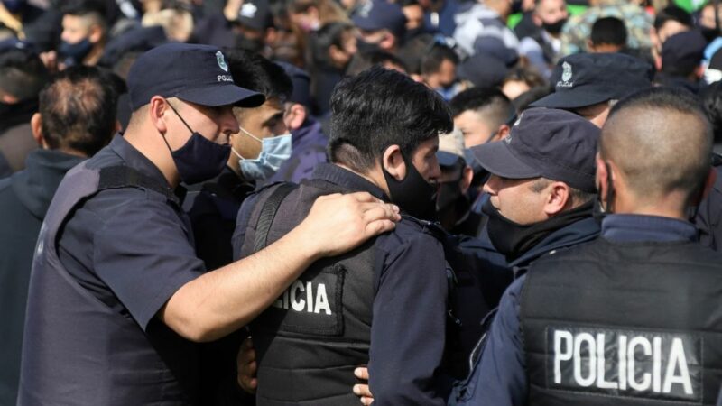 L’Argentine : Le rappel en renfort des policiers réservistes pour endiguer la vague d’insécurité 