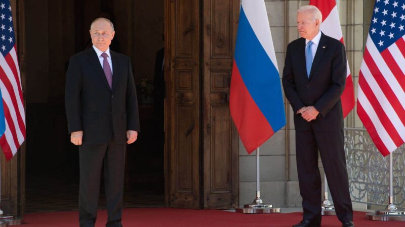 Crise en Ukraine : Biden et Poutine d’accord pour un sommet sur proposition du président français