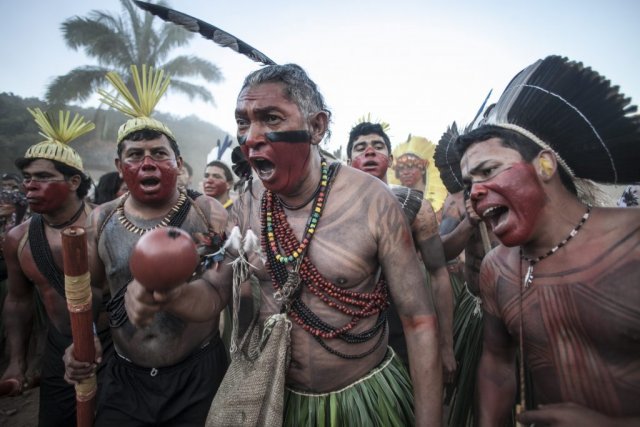 Brésil : L’attribution au président Bolsonaro de la médaille du «mérite indigéniste» soulève une vague d’indignation