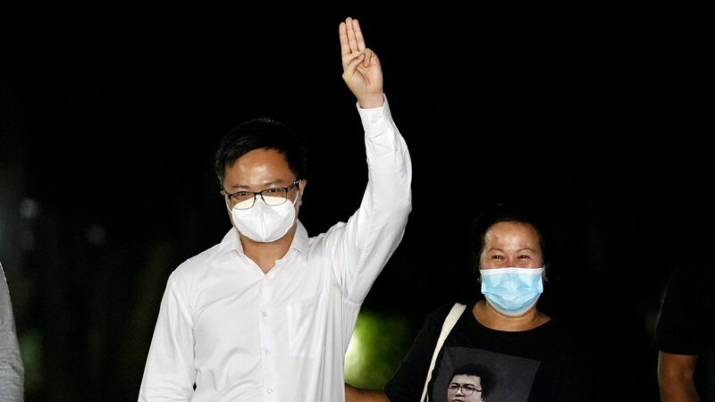 La justice thaïlandaise relâche l’activiste pro-démocratie Anon Nampa