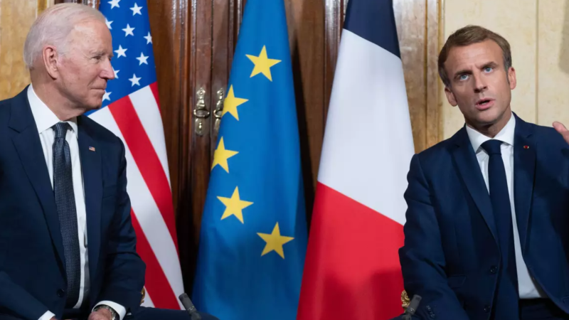 Ukraine : Les présidents français et américain conviennent de renforcer un peu plus les sanctions contre Moscou