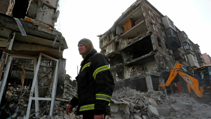 L’Ukraine veut négocier avec la Russie pour évacuer civils et militaires à Marioupol