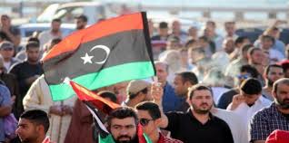 Des manifestants investissent le siège du Parlement à Tobrouk en Libye