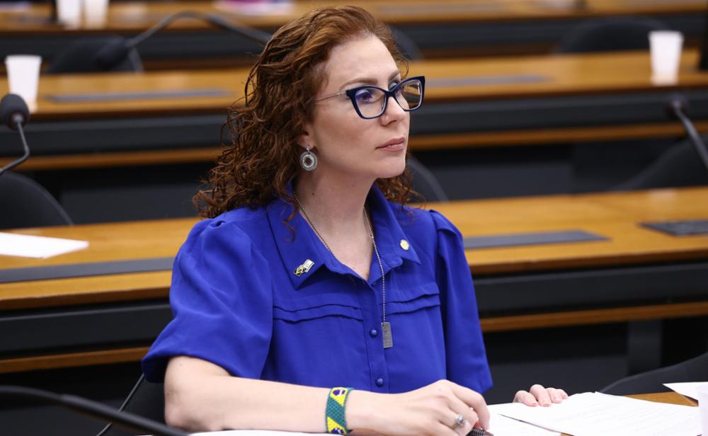 Carla Zambelli visée par un mandat d’arrêt émis par la Cour suprême du Brésil